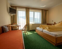 Hotel Dreibettzimmer, Dusche, Wc - Swirtshaus Gröbming (Gröbming, Østrig)