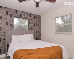 Entire House / Apartment Stylish & Comfy Central Location (Orlando, USA)