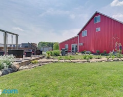 Entire House / Apartment The Boars Abode Renovated Barn Home In Donnelly! (Donnelly, USA)