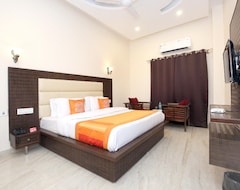 Khách sạn Oyo 10330 Hotel Golden Brooks (Nalagarh, Ấn Độ)