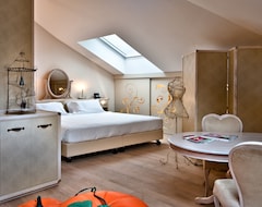 Hotel Chateau Monfort (Milan, Italy)