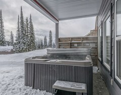 Tüm Ev/Apart Daire Whole Home By The Alpine Chair Includes Suite, 2 Private Hot Tubs & Laundry! (Vernon, Kanada)