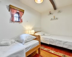 Toàn bộ căn nhà/căn hộ 4 Bedroom Accommodation In Cestica (Cestica, Croatia)