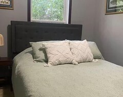 Toàn bộ căn nhà/căn hộ Charming And Cozy 3bed 1bath Home (South Bend, Hoa Kỳ)