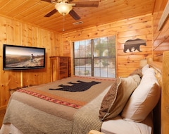 Khách sạn Wild Bear Lodge In Pigeon Forge (Sevierville, Hoa Kỳ)