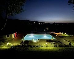 Toàn bộ căn nhà/căn hộ Great Villa With Big Garden And Swimmingpool On The Edge Of The Sibillini Mts. (Cessapalombo, Ý)