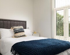 Cijela kuća/apartman Fenton House - Modern, 4 Bedroom, Pets Accepted (Porthcawl, Ujedinjeno Kraljevstvo)