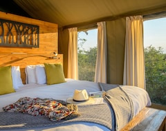 Khách sạn Ndhula Luxury Tented Lodge (White River, Nam Phi)