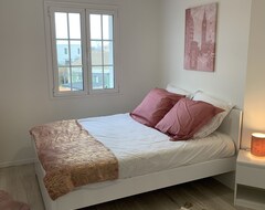 Toàn bộ căn nhà/căn hộ Large House For Up To 10 People With 4 Bedrooms (Périgny, Pháp)