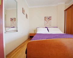 Hotel Holiday Apartment With Air Conditioning And Dishwasher (Vrsi, Croatia)