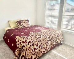 Toàn bộ căn nhà/căn hộ New Luxury And Cheerful 4-bedroom Residential Home (Venus, Hoa Kỳ)