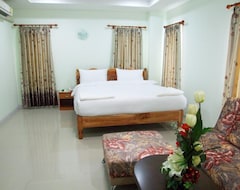 Khách sạn Hotel Rueanrimnam (Roi Et, Thái Lan)