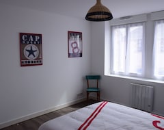 Hotel 1st Floor Spacious And Bright Apartment Overlooking The Harbor 1640758 (Guilvinec, Frankrig)