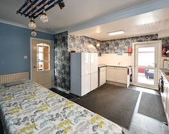 Tüm Ev/Apart Daire Apartment With 4 En -suite Bedrooms, Kitchen & Living Dining Room (Stranraer, Birleşik Krallık)