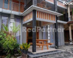 Khách sạn Wisma Giri Mulyo B near Grojogan Sewu Mitra RedDoorz (Karanganyar, Indonesia)