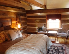 Toàn bộ căn nhà/căn hộ Center Hill Lake, Historic Log Cabin Updated With Amazing Lake/Mountain Views! (Smithville, Hoa Kỳ)