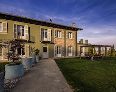Toàn bộ căn nhà/căn hộ Casale Dell&apos;acero Rosso 10 (Canelli, Ý)