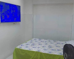 Entire House / Apartment Kitinete Perto Da Praia. 100 Reais Diaria. Internet E Fogão E Cama Casal.tv (Santa Mônica, Brazil)
