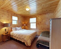 Entire House / Apartment Dog-friendly, Isolated Lakefront Log Cabin W/ Rustic Atmosphere, Free Wifi (Kokadjo, USA)