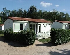 Toàn bộ căn nhà/căn hộ Camping Du Lac - 3 Room Cottage 6 People - Per Night (Cormoranche-sur-Saône, Pháp)