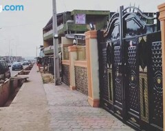 Khách sạn B&y Royal Bar & Lounge Adigbe Road Monijesu Near Adigbe Police Station (Abeokuta, Nigeria)