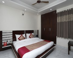 Hotel OYO Flagship 13847 HCMR Complex (New Delhi, Indija)