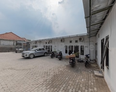 Khách sạn Jm Guest House Lamaran Redpartner (Karawang, Indonesia)