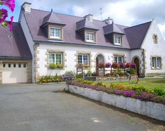 Toàn bộ căn nhà/căn hộ Homerez - Big Villa For 16 Ppl. With Swimming-pool, Garden And Terrace At Plérin (Plérin, Pháp)