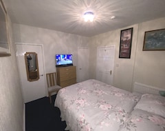 Toàn bộ căn nhà/căn hộ Private Double Room And Living Room (Kilwinning, Vương quốc Anh)