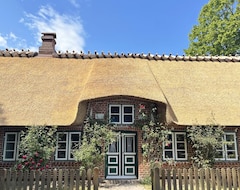 Toàn bộ căn nhà/căn hộ Quaint, Listed Thatched Cottage With A Beautiful Garden For Families (Scheggerott, Đức)
