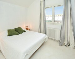 Toàn bộ căn nhà/căn hộ 6 Room Accommodation In Aigues-vives (Aigues-Vives, Pháp)
