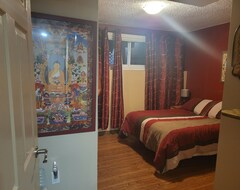 Toàn bộ căn nhà/căn hộ Lovely Bright Furnished 2 Bedroom Downstairs Suite (Calgary, Canada)