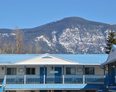 Motel Skimmerhorn Inn (Creston, Canadá)