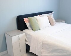 Entire House / Apartment Logis Des Prodiges Avec 3 Chambres à Coucher (Rouyn-Noranda, Canada)