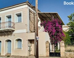 Toàn bộ căn nhà/căn hộ Stountio Se Petrino Spiti, Konta Se Paralia (Kyparissia, Hy Lạp)