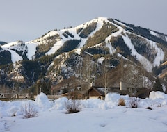 Entire House / Apartment Cottonwood Condo 1413 - Remodeled Near Historic Sun Valley Lodge And Ice Rink (Sun Valley, USA)
