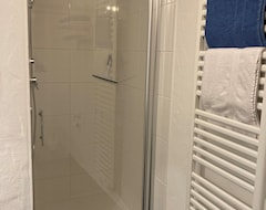 Hotel Double Room Comfortably Furnished With Own Bathroom (Borler, Njemačka)