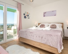 Koko talo/asunto 3 Bedroom Accommodation In Vrsi (Vrsi, Kroatia)
