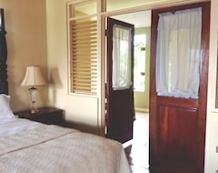Khách sạn The Inn At 6 (Kingston, Jamaica)