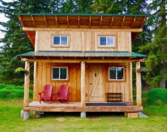 Toàn bộ căn nhà/căn hộ Cozy Cabin With Woodstove (Parson, Canada)