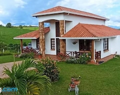 Toàn bộ căn nhà/căn hộ Hermosa Casa Campestre Con Hidropiscina (Los Santos, Colombia)