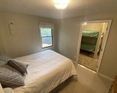 Entire House / Apartment Updated Lake House And Spectacular Views And Sunsets Of Flint Hills Near Ksu Ca (Manhattan, USA)