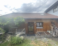 Toàn bộ căn nhà/căn hộ Bright Chalet (46 Sqm) For Two People With Sauna (Tegernheim, Đức)