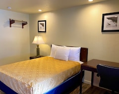Khách sạn Whistling Pines Motel- Daily and Extended Stay (Elizabeth City, Hoa Kỳ)