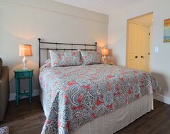 Casa/apartamento entero 202b- Lakefront Condo, Sleeps 4, Recently Renovated W/ King Size Bed! (Oakland, EE. UU.)