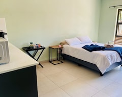 Pensión Room In Bb - Trendybliss Guest House N0294 (Swartklip, Sudáfrica)