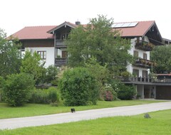 Toàn bộ căn nhà/căn hộ Quiet Apartment With A Wonderful Mountain View (Riedering, Đức)