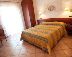 Hotel Romantic (Cavaion Veronese, Italy)