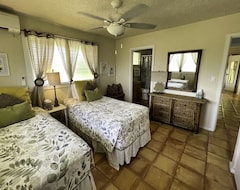 Hele huset/lejligheden Lovely 2 Bedroom Cottage Near Brenneckes Beach! Best Location In Poipu! (Koloa, USA)