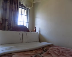 Deluxe Hotel - Ishaka (Bushenyi, Uganda)